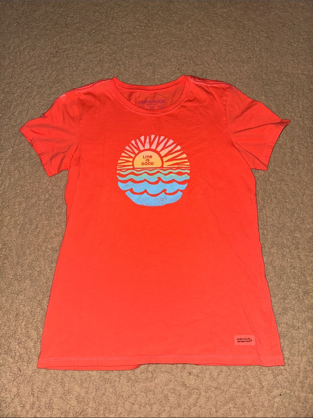 NWOT Life Is Good Women's Coral Graphic Sun & Waves Tee